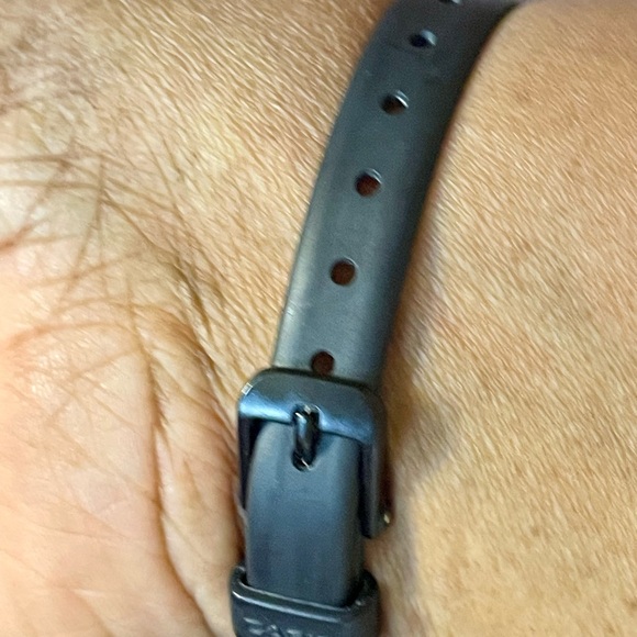 Vintage Casio Black Quartz Watch with Silicone Black Strap. 8 inches New battery main image 7